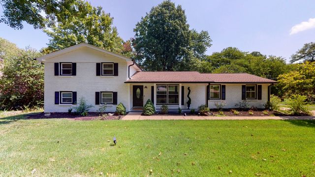411 Lakeshore Dr, Old Hickory, TN 37138