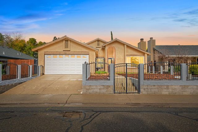 9017 Prairie Trail Way, Sacramento, CA 95826