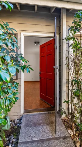 522 W  Victoria St #B, Santa Barbara, CA 93101