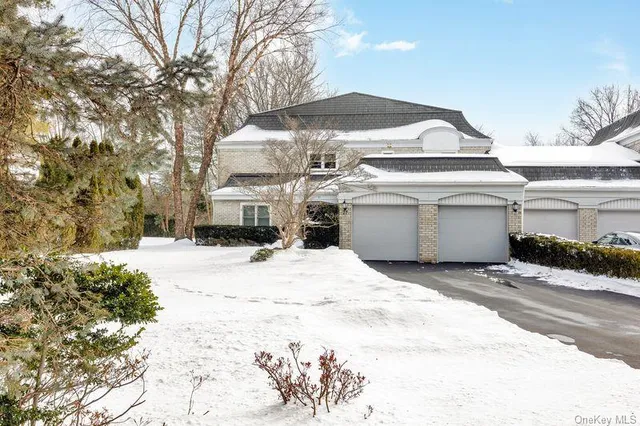 27 Fairway Drive, Manhasset, NY 11030
