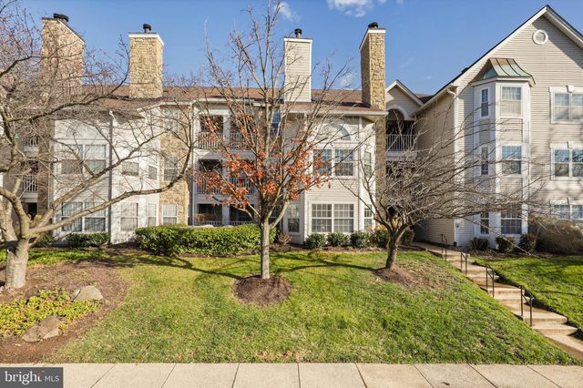 5624 Willoughby Newton Dr #32, Centreville, VA 20120