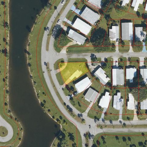 501 Riviera BLVD W, Naples, FL 34112