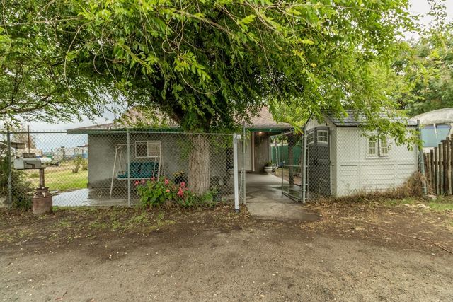 5926 S  Amador Ave, Tranquillity, CA 93668