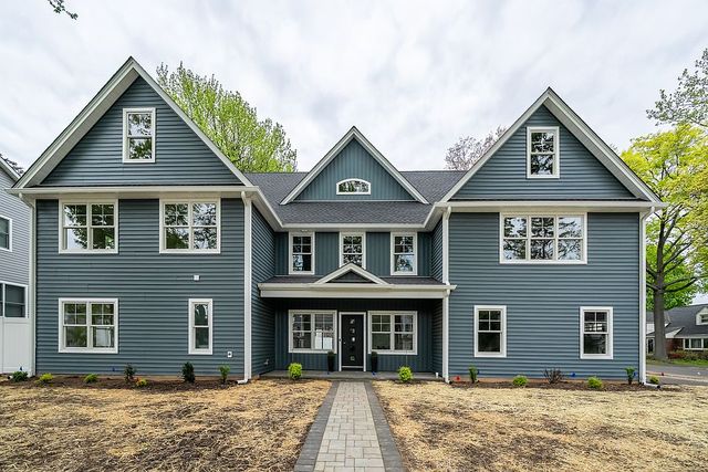 492 Queen Anne Rd, Teaneck, NJ 07666