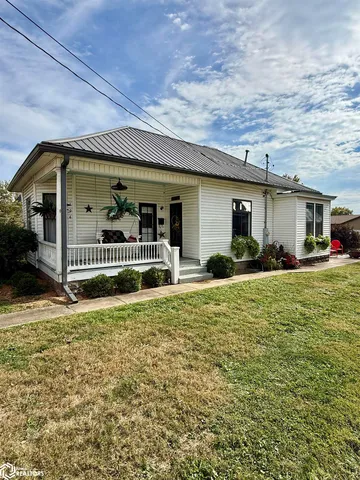 106 E  South St, Mount Sterling, IL 62353