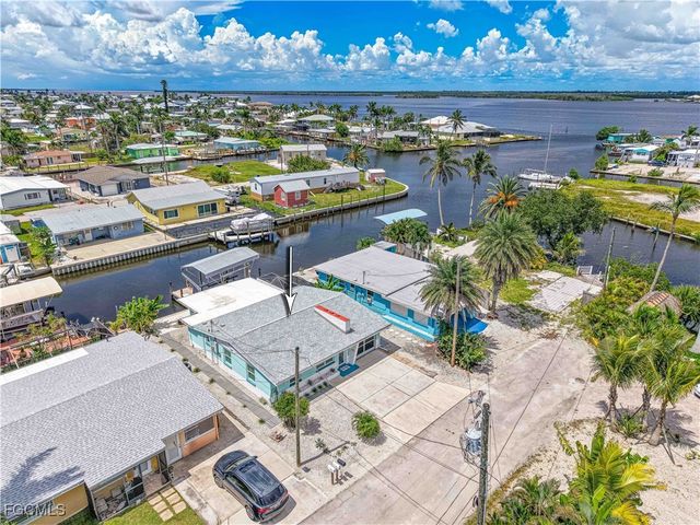 2500 Harbor View Dr, Matlacha, FL 33993