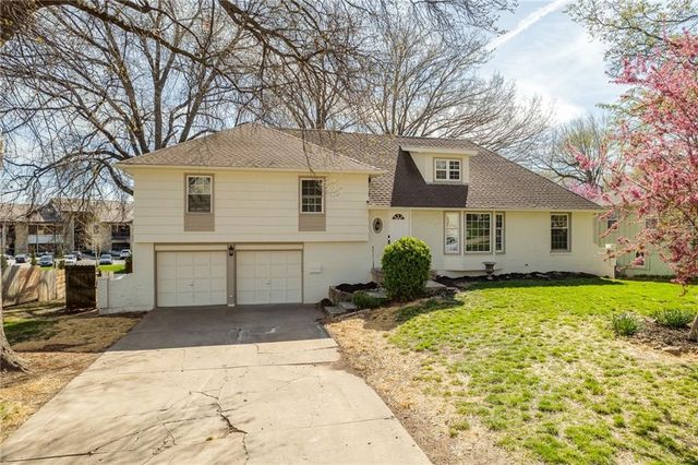 9813 Foster St, Overland Park, KS 66212