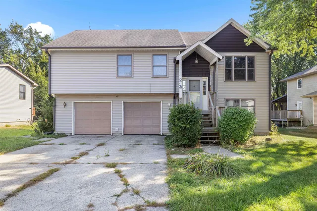 204 Brandywine Dr SE, Poplar Grove, IL 61065