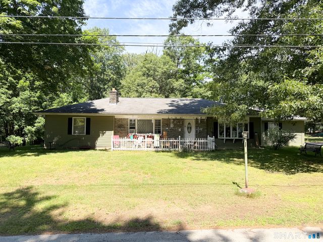 10 Stanley Drive, Moosup, CT 06354
