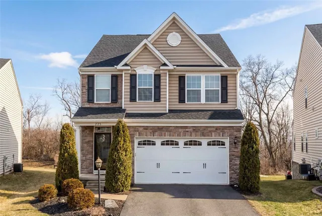 225 Sunrise Dr, Carnegie, PA 15106