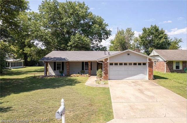 3216 S  92nd St, Fort Smith, AR 72903