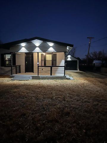 113 2nd St, McLean, TX 79057