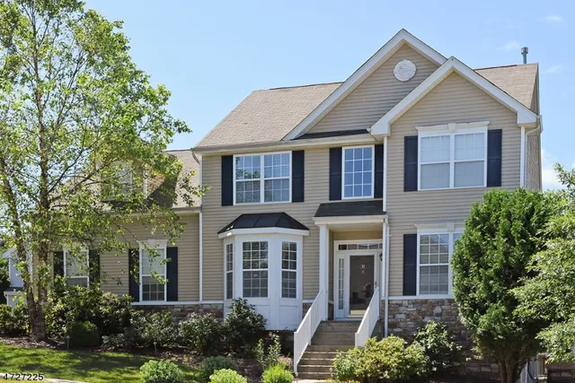 31 Winding Hill Dr, Mount Olive Twp, NJ 07840