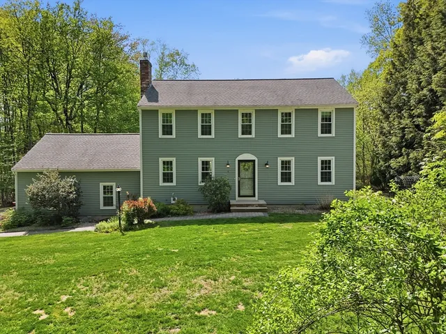 16 Parsonage Hill Rd, Haverhill, MA 01832