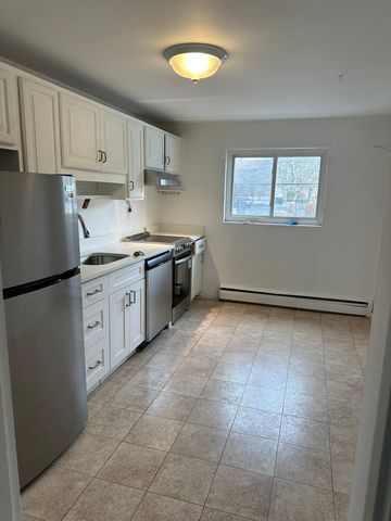 28 Bryon Rd #1, Chestnut Hill, MA 02467