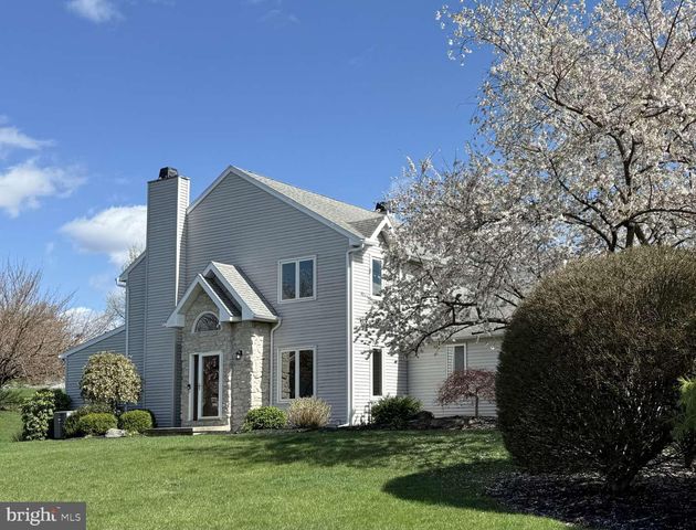 2559 Fairway Dr, York, PA 17402