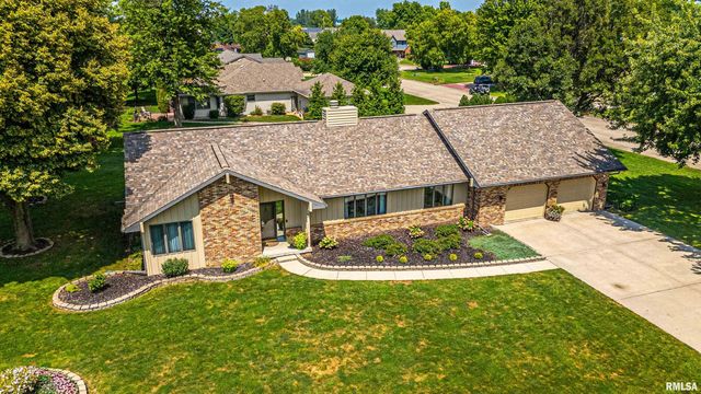 30 Windsor Pl, Lincoln, IL 62656