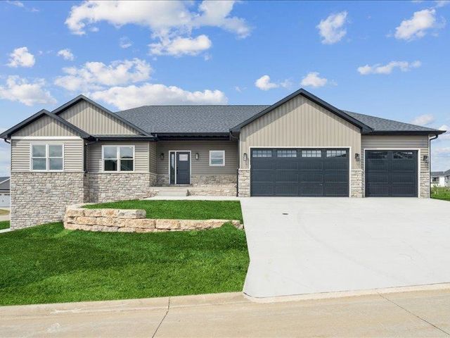 277 Wyatt Dr, Peosta, IA 52068