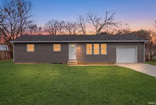 1103 E  Lake St, Knox, IN 46534
