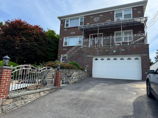 247 Mile Square Rd, Yonkers, NY 10701