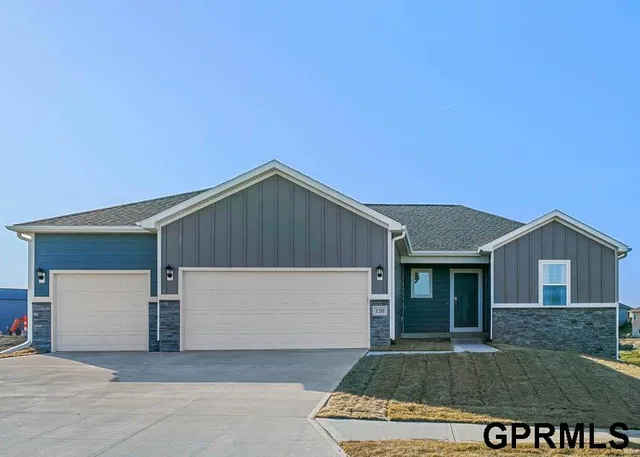 12311 205th Ave, Gretna, NE 68028