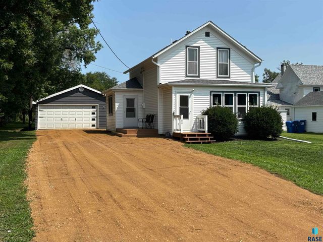 108 W  Center Ave, Lennox, SD 57039