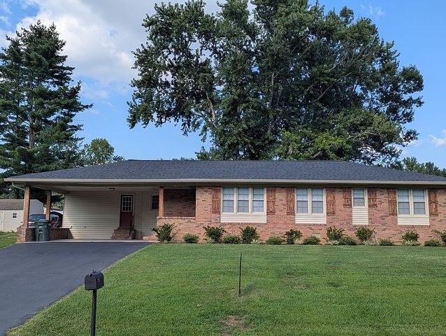207 Donna Dr, Hopkinsville, KY 42240
