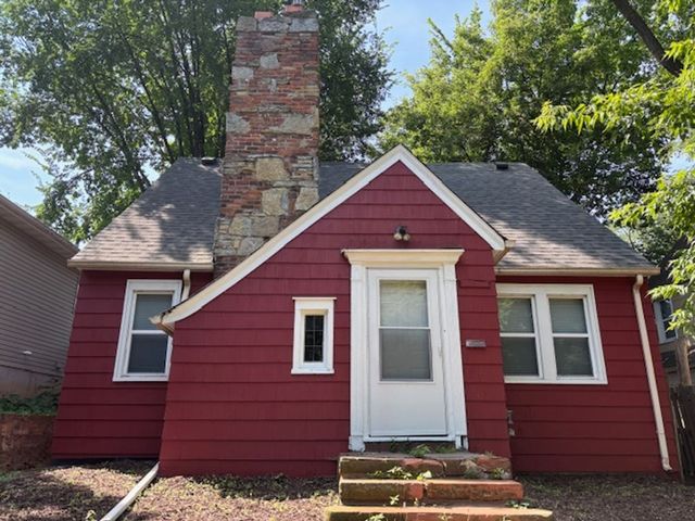 1130 6th St E, Saint Paul, MN 55106