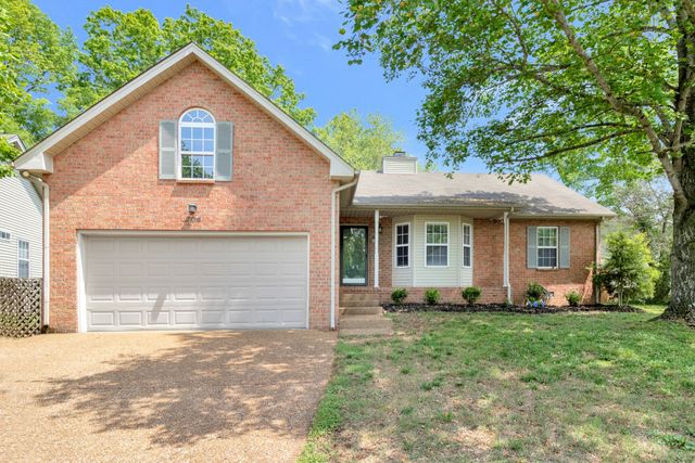 704 Crown Ct, Old Hickory, TN 37138