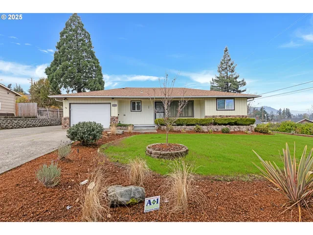 1010 W  Luellen Dr, Roseburg, OR 97471