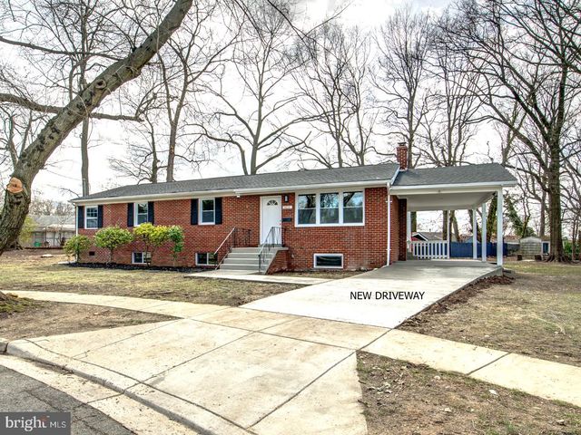 6619 March Dr, Oxon Hill, MD 20745