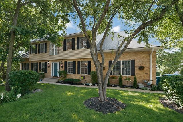 1335 Laurel Oaks Dr, Streamwood, IL 60107