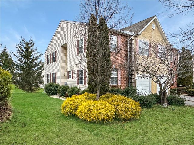 6818 Hunt Dr, Macungie, PA 18062