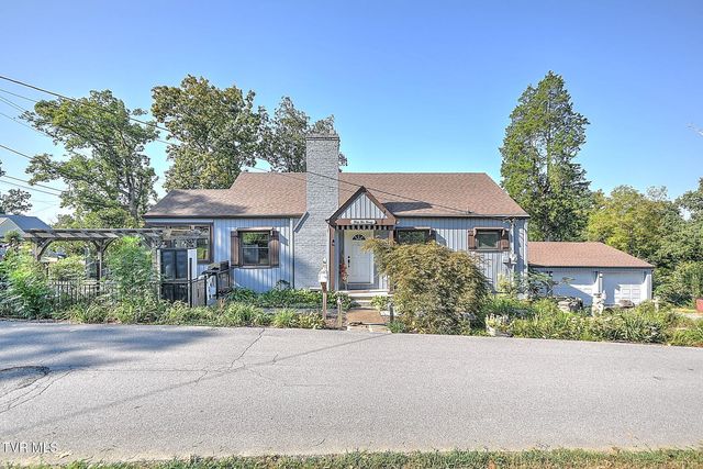 3220 Ashley St, Kingsport, TN 37664