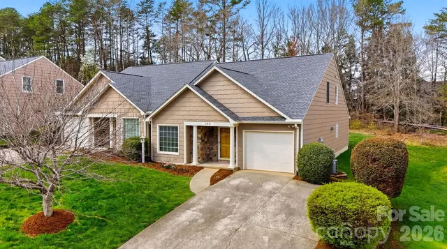 154 39th Avenue Ct NW, Hickory, NC 28601