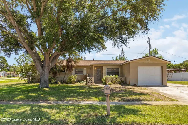 925 Garden Rd, Merritt Island, FL 32952