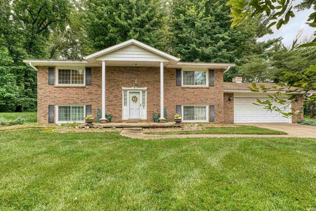 8177 Angel Dr, Newburgh, IN 47630