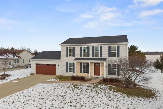 215 Maries WAY, Random Lake, WI 53075