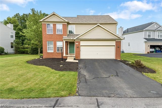138 Coventry Ct, Chagrin Falls, OH 44023