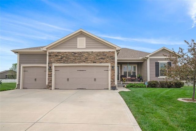 716 Foxtail Ct, Raymore, MO 64083