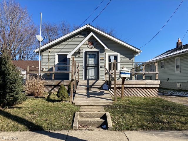 1281 Coventry St, Akron, OH 44306