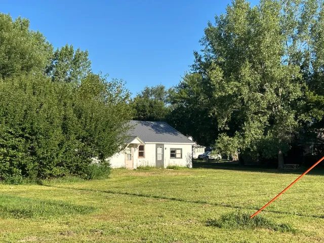 142 W  South St, Ainsworth, NE 69210
