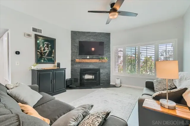 9840 Shirley Gardens Dr #8, Santee, CA 92071