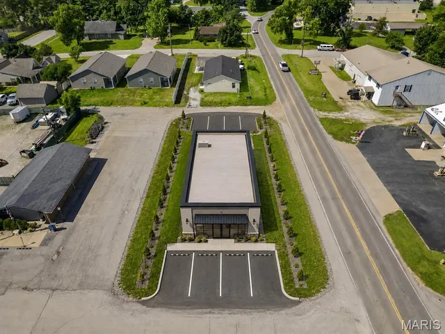 160 W  3rd St, Moscow Mills, MO 63362