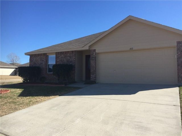 6812 Valley Creek Dr, Fort Worth, TX 76179
