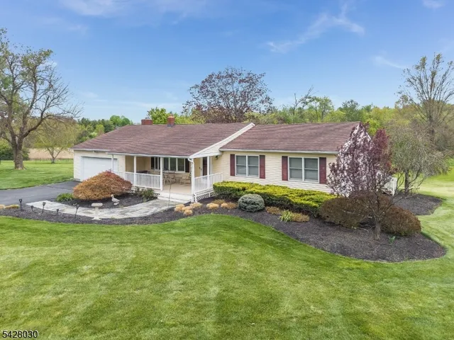 2 Michael Ln, Ringoes, NJ 08551