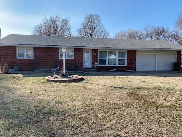 615 Highland Drive, Aurora, MO 65605