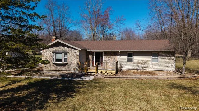 30362 West Rd, New Boston, MI 48164