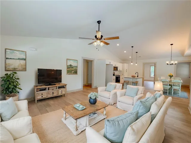 350 Code Cir, Seneca, SC 29678