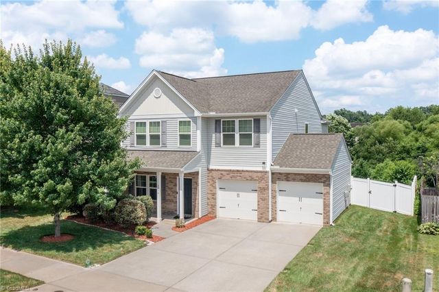4254 Lochurst Dr, Pfafftown, NC 27040